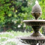Cómo utilizar fuentes y cascadas para decorar tu jardín